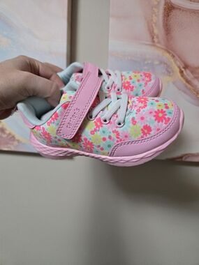Carters Size 10 Tennis Shoes